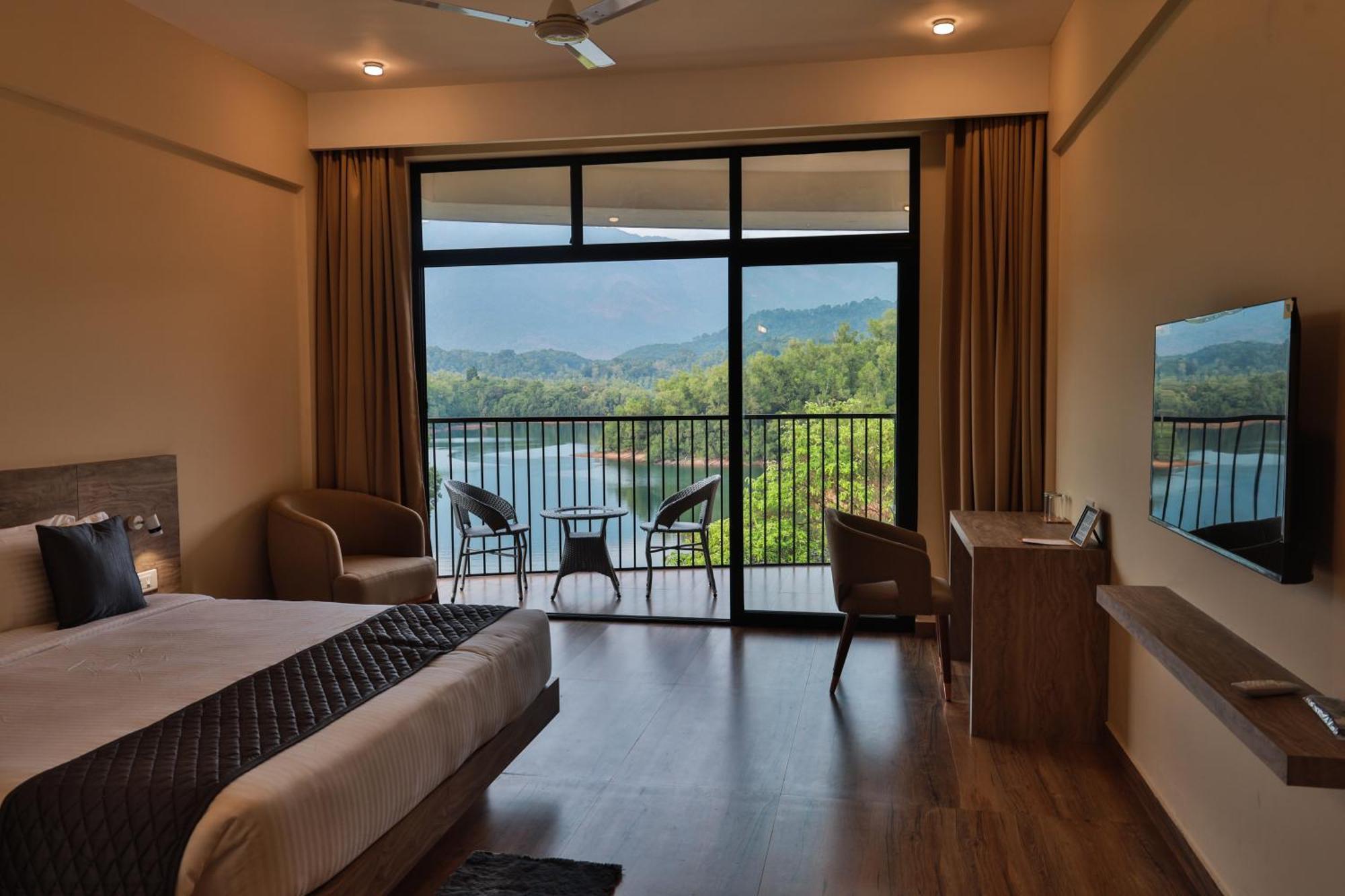 Hotel Serene Aqua Hills Kozhikode Mennanyam Exterior foto