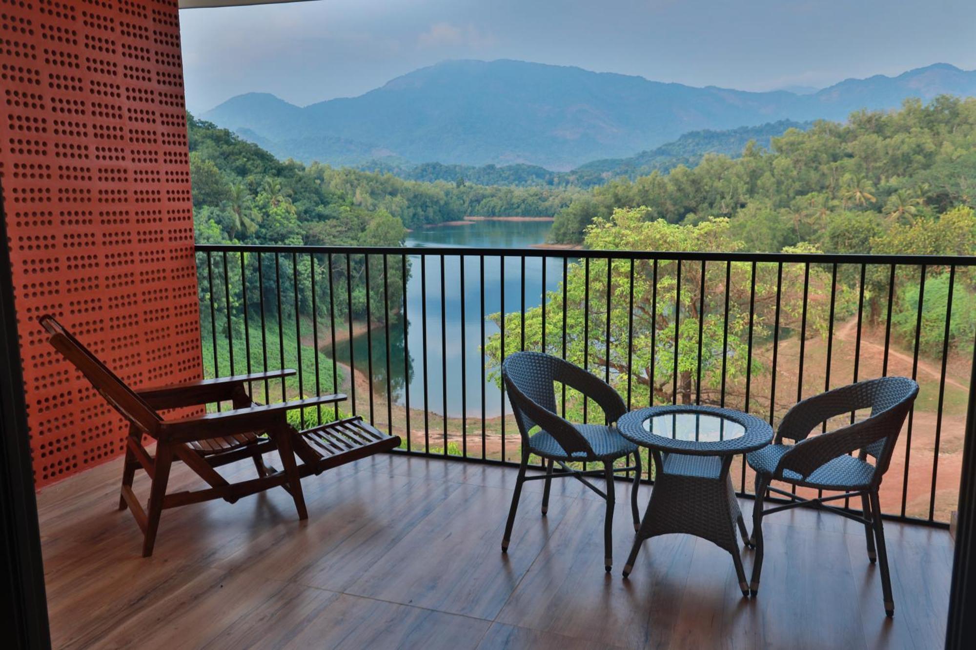 Hotel Serene Aqua Hills Kozhikode Mennanyam Exterior foto