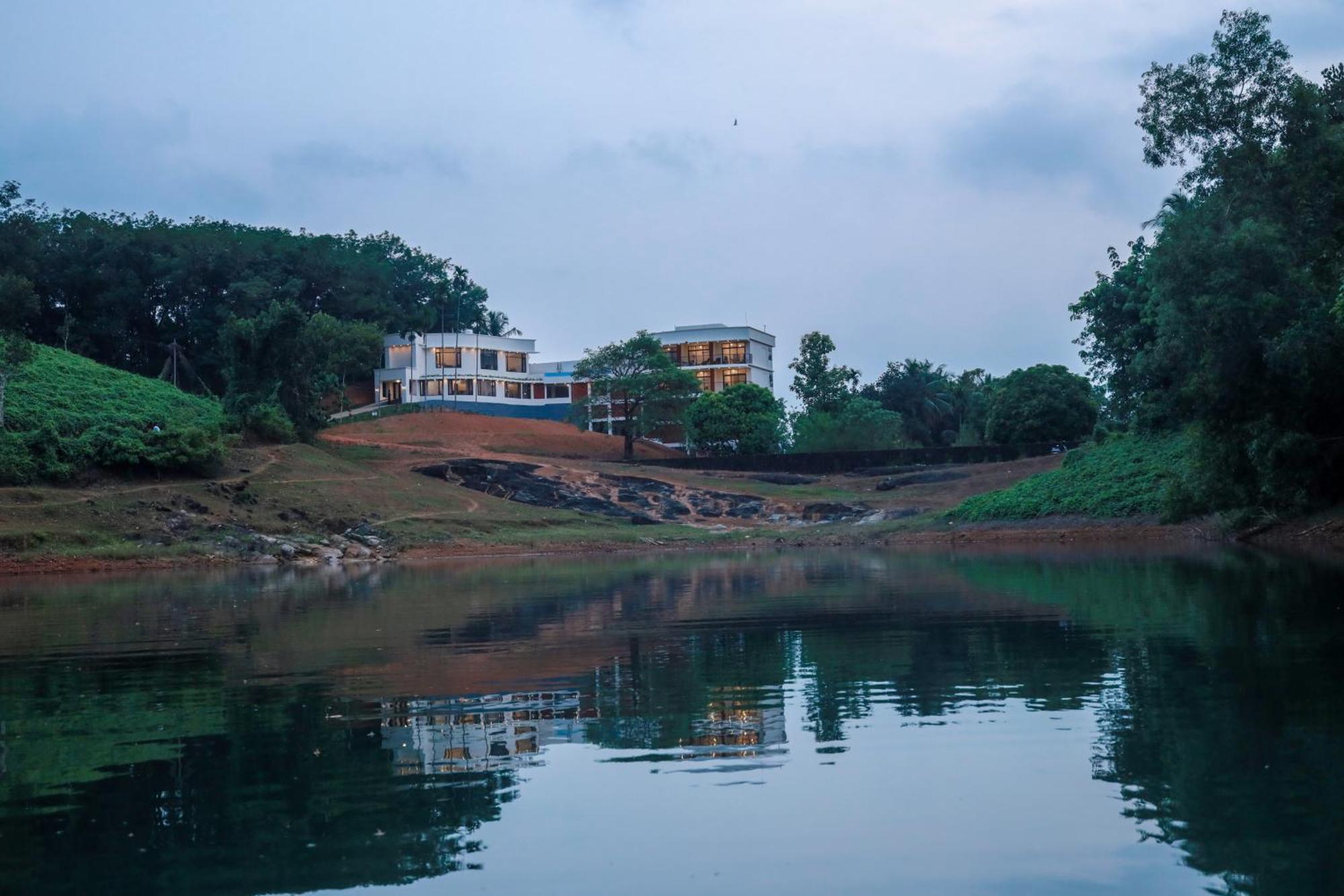 Hotel Serene Aqua Hills Kozhikode Mennanyam Exterior foto